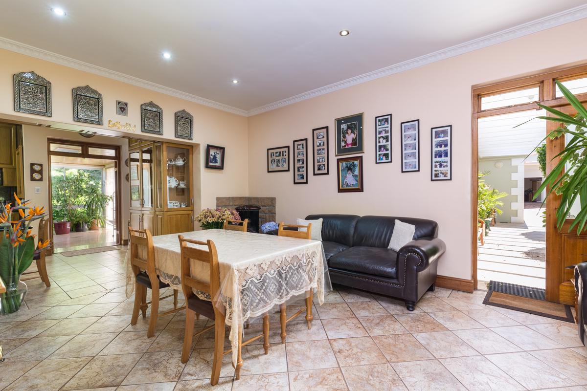 GRACIOUS MANOR HOUSE IN ELITE SILVERHURST ESTATE South Africa Luxury