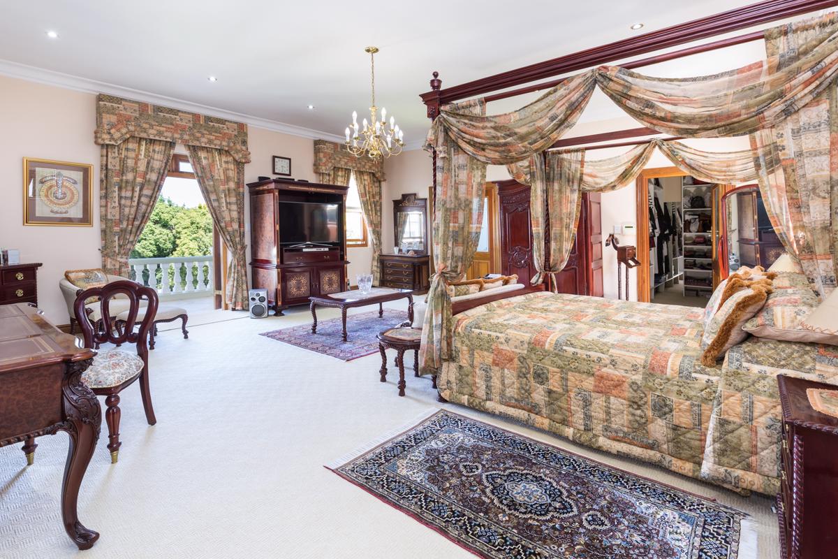 GRACIOUS MANOR HOUSE IN ELITE SILVERHURST ESTATE South Africa Luxury