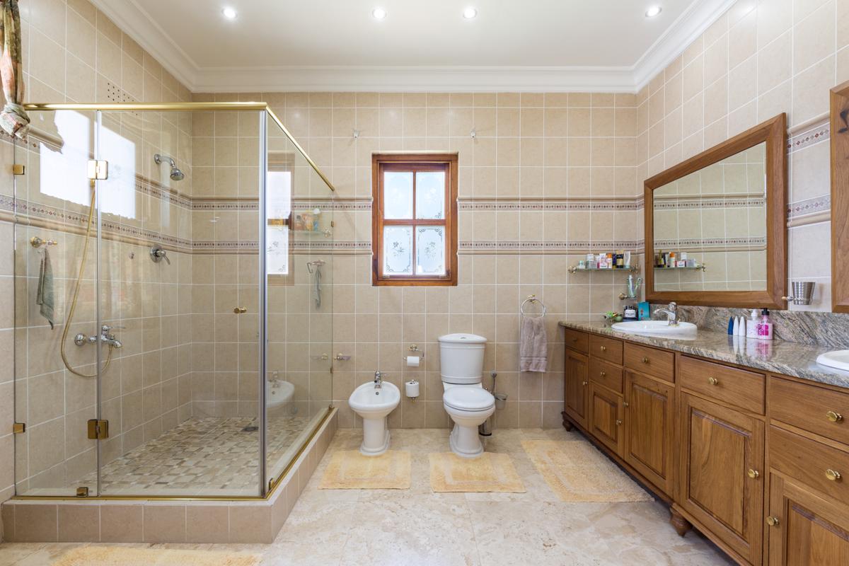 GRACIOUS MANOR HOUSE IN ELITE SILVERHURST ESTATE South Africa Luxury