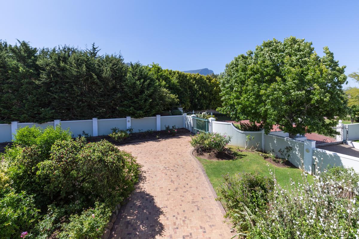 GRACIOUS MANOR HOUSE IN ELITE SILVERHURST ESTATE South Africa Luxury