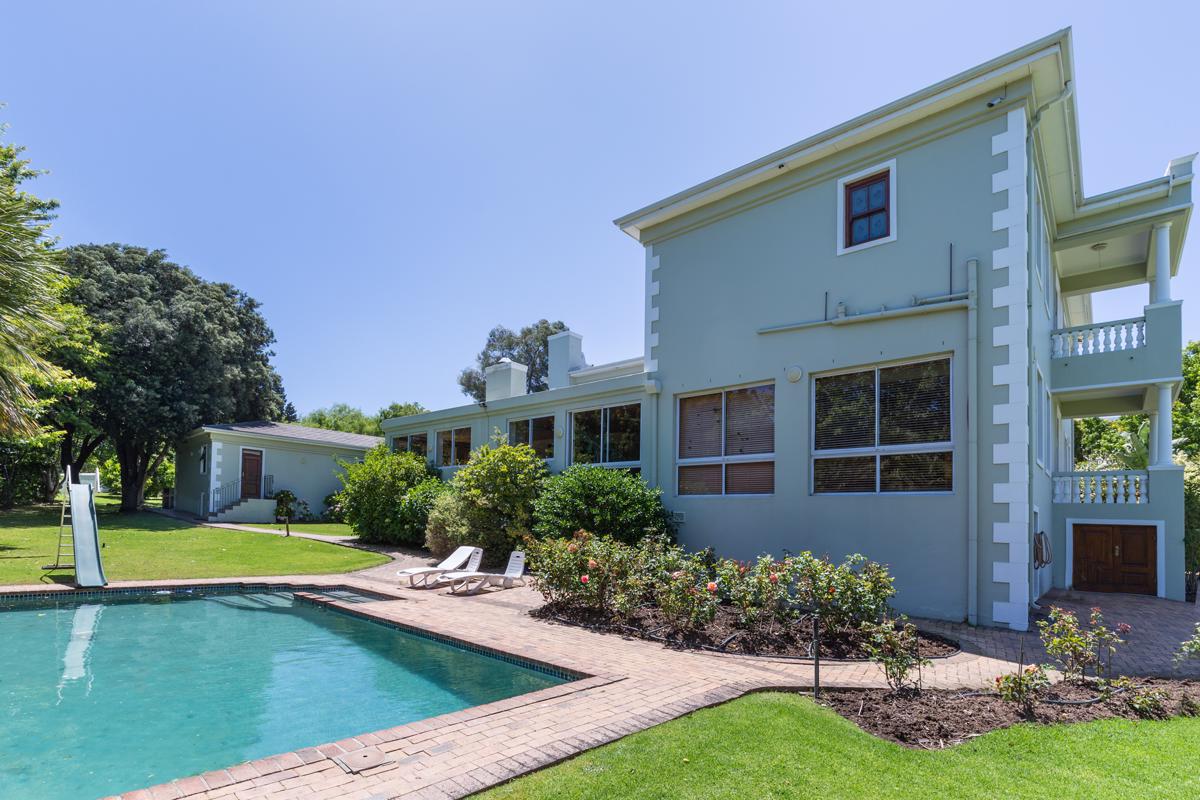 GRACIOUS MANOR HOUSE IN ELITE SILVERHURST ESTATE South Africa Luxury