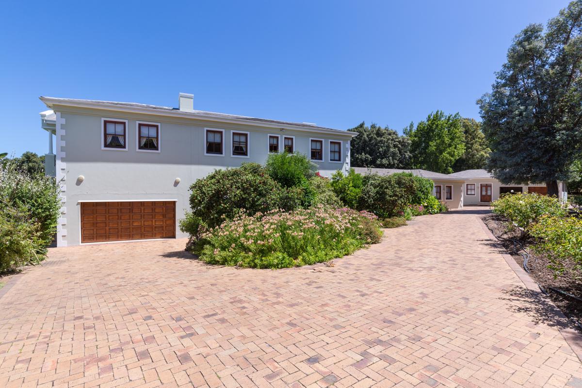 GRACIOUS MANOR HOUSE IN ELITE SILVERHURST ESTATE South Africa Luxury