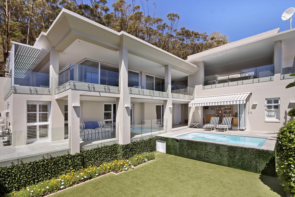 MODERN CLEAN LINES AND GREAT SPACES