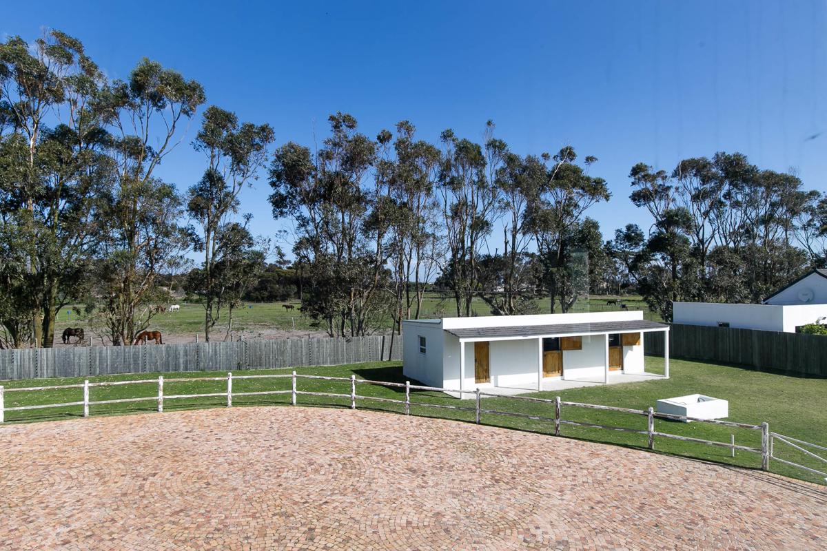 MAGNIFICENT EQUESTRIAN HOME IN THE HEART OF CHAPMANS PEAK South