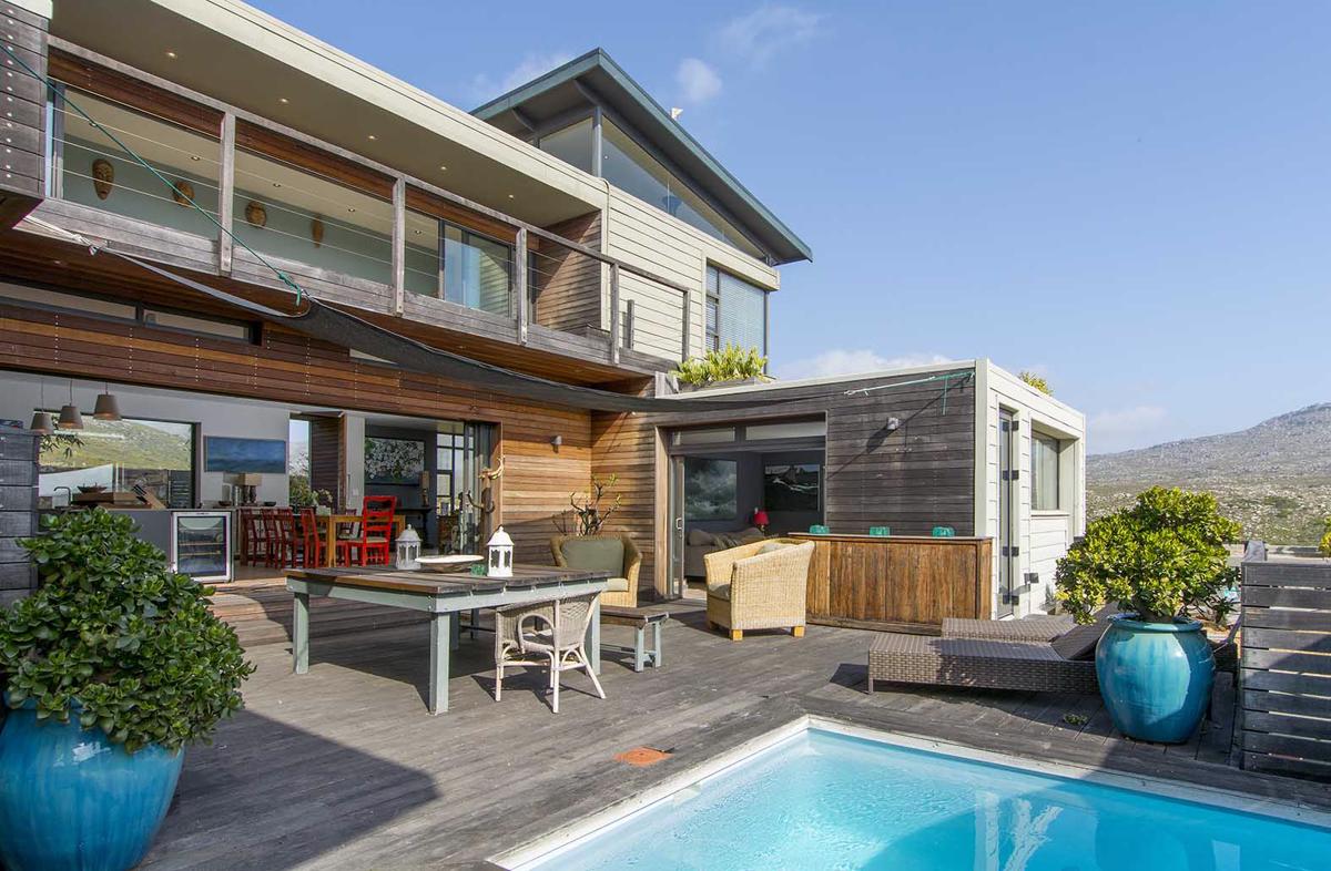 ARCHITECTURAL PERFECTION ON SCARBOROUGH'S NATURE RESERVE FRINGE