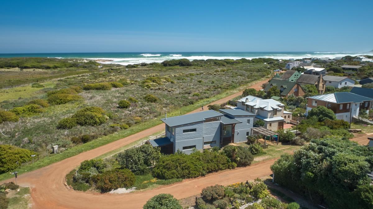 FRONT ROW LIVING IN THIS EXCEPTIONAL CONTEMPORARY BEACH HOUSE South