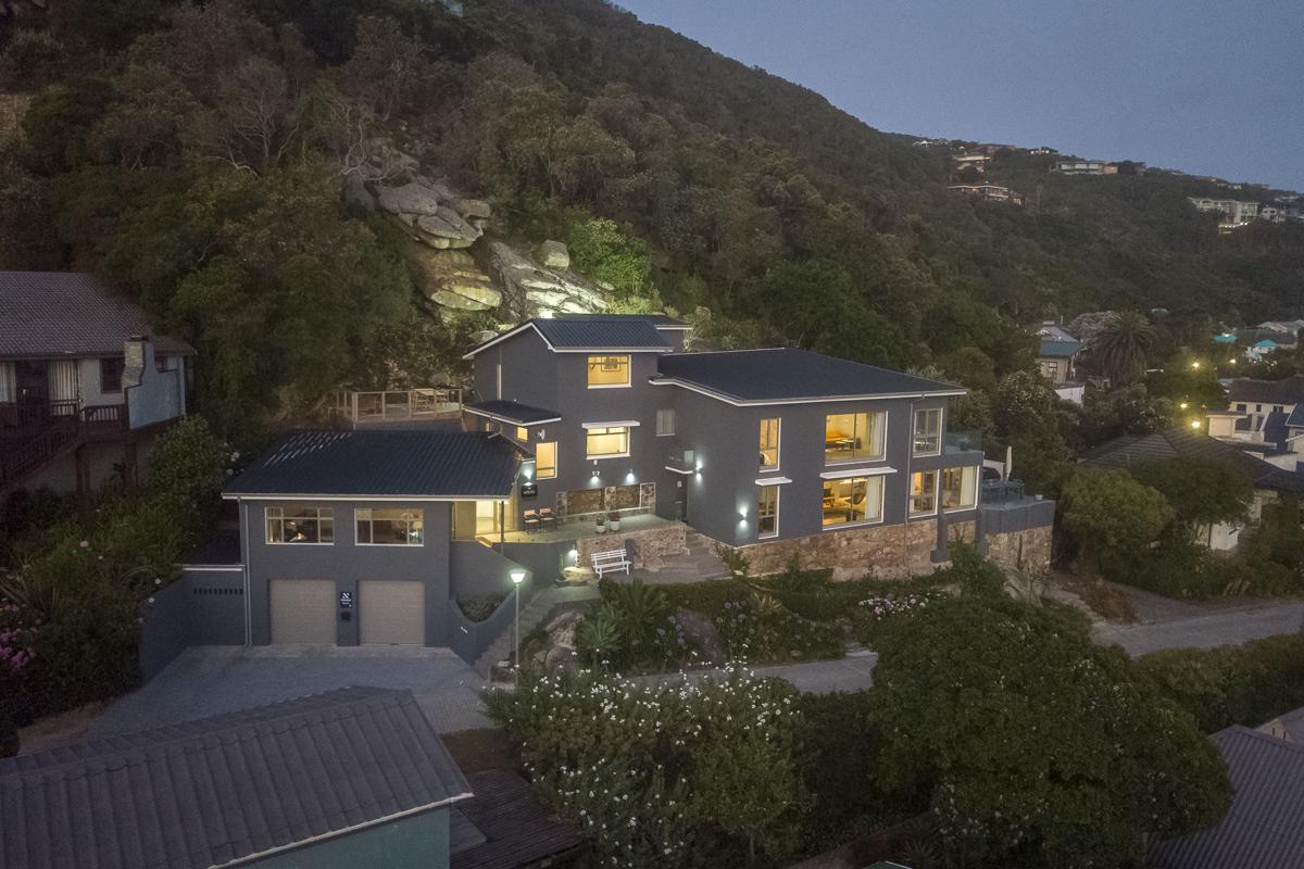 FIVE BEDROOM HOUSE IN WILDERNESS CENTRAL South Africa Luxury Homes