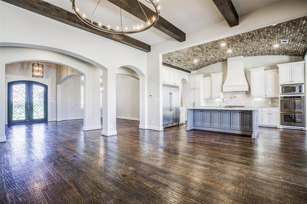 AMAZING SINGLE STORY ON 1.1 ACRES Texas Luxury Homes Mansions For