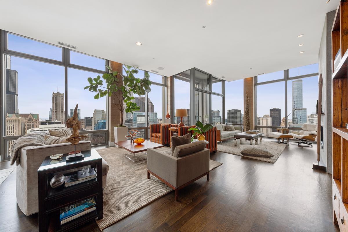 LUXURY LIVING HIGH IN 65 E MONROE