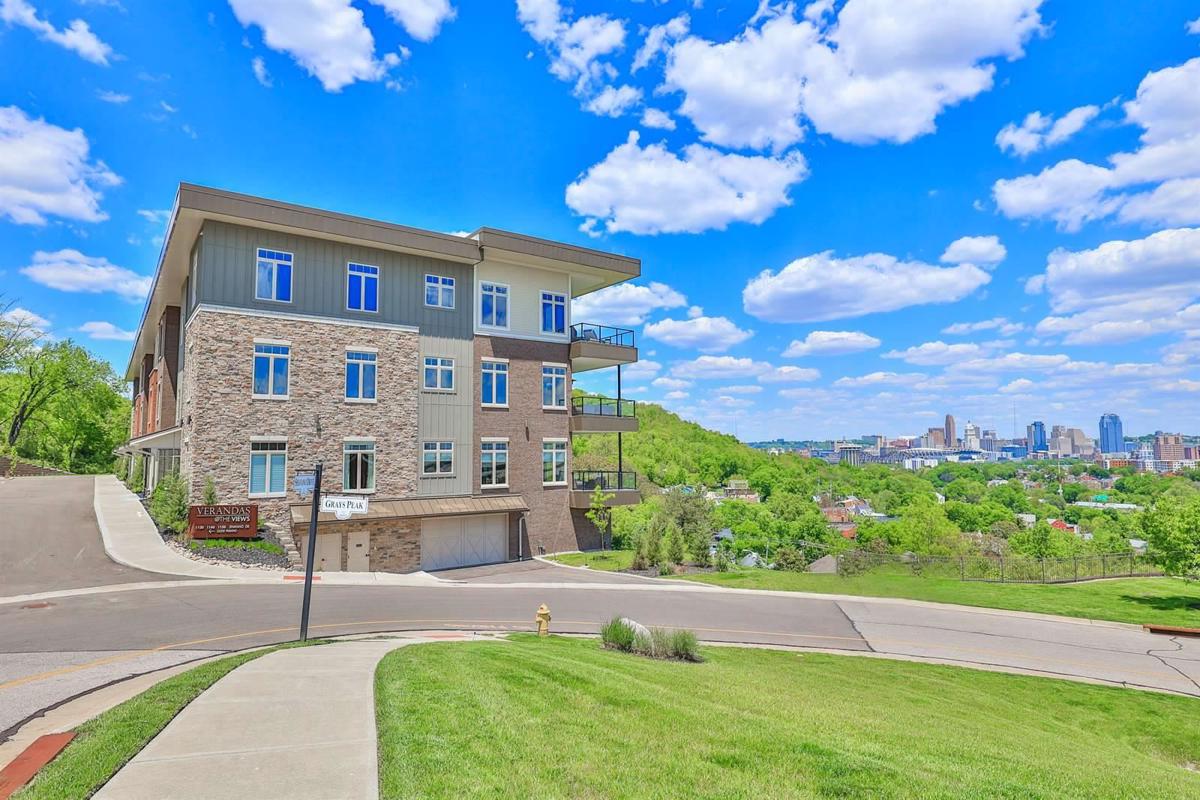 LUXURY CONDOMINIUM WITH SPECTACULAR VIEW