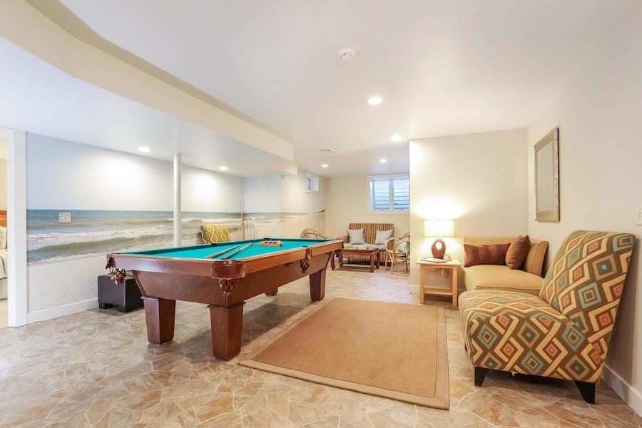 Luxury properties 狂风吹拂 — 瑙塞特海滩豪宅