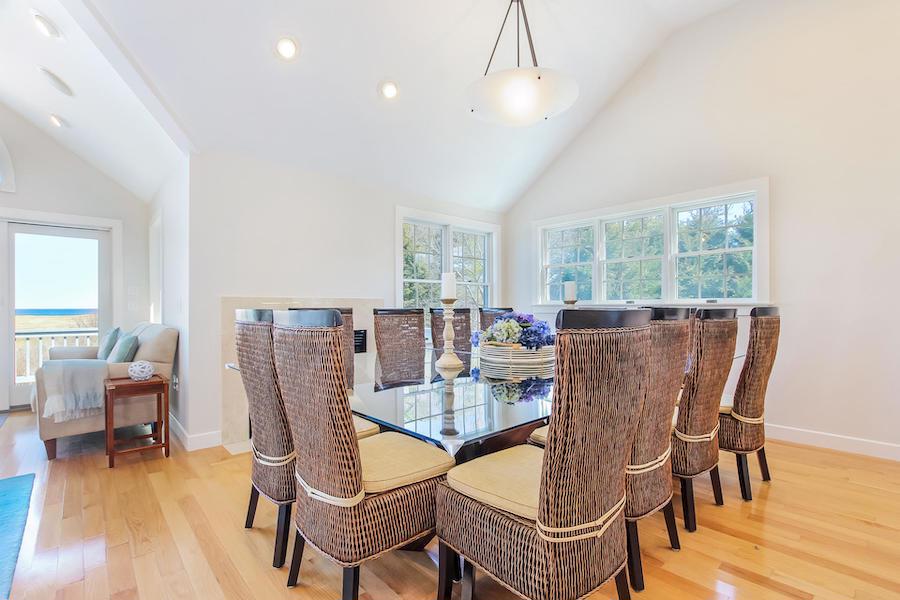 Luxury properties 狂风吹拂 — 瑙塞特海滩豪宅