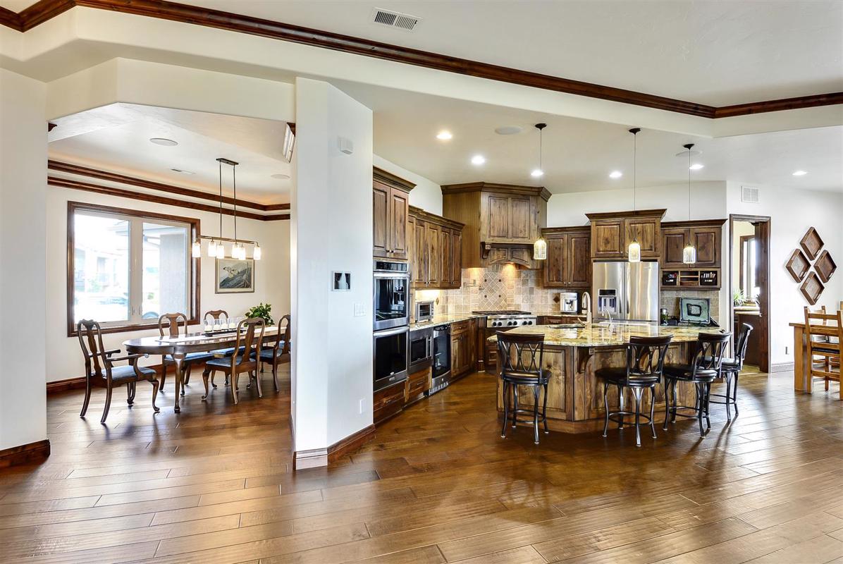 LUXURIOUS BELLA VITA HOME WITH MILLION DOLLAR VIEWS Colorado Luxury