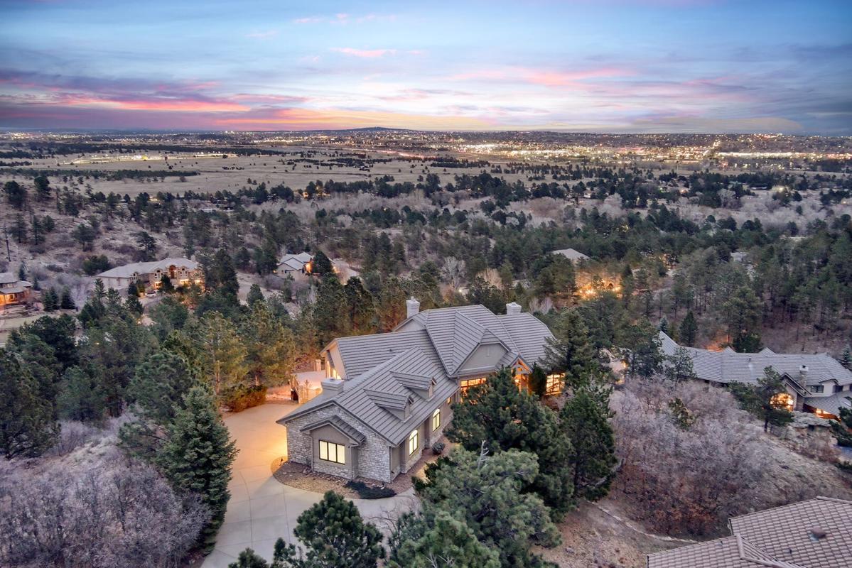 LUXURIOUS CUSTOM RANCH ON 1+ ACRE VIEW LOT!