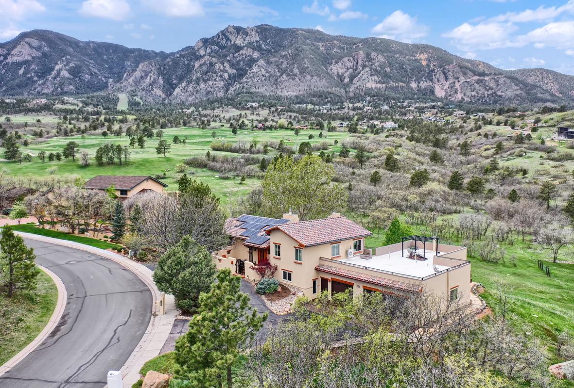 STUNNING HOME WITH UNOBSTRUCTED VIEW | Colorado Luxury Homes | Mansions