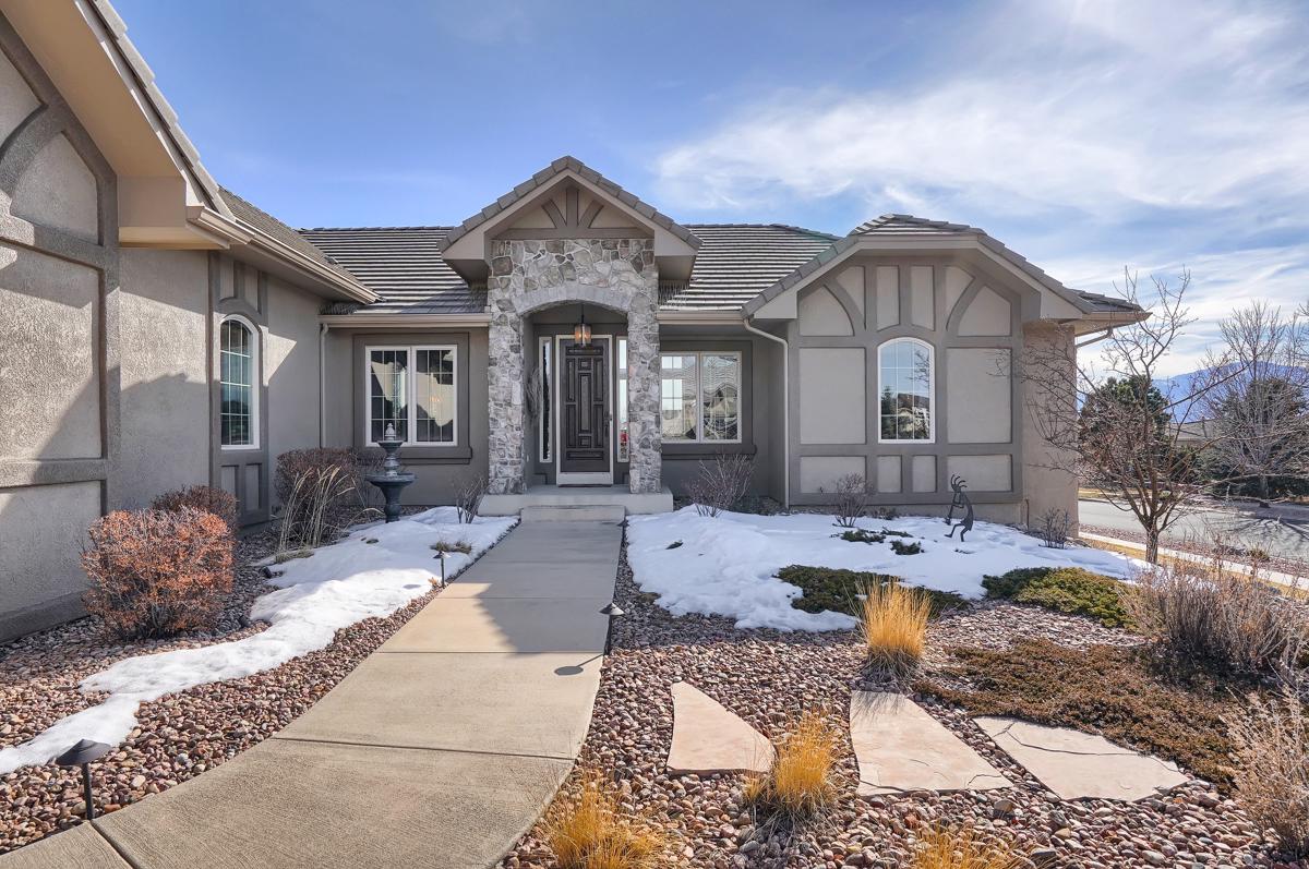 IMPRESSIVE RANCH DESIGN IN PINE CREEK