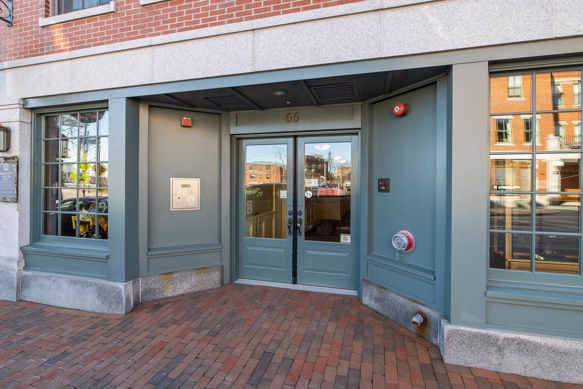 DOWNTOWN PORTSMOUTH RESIDENCE