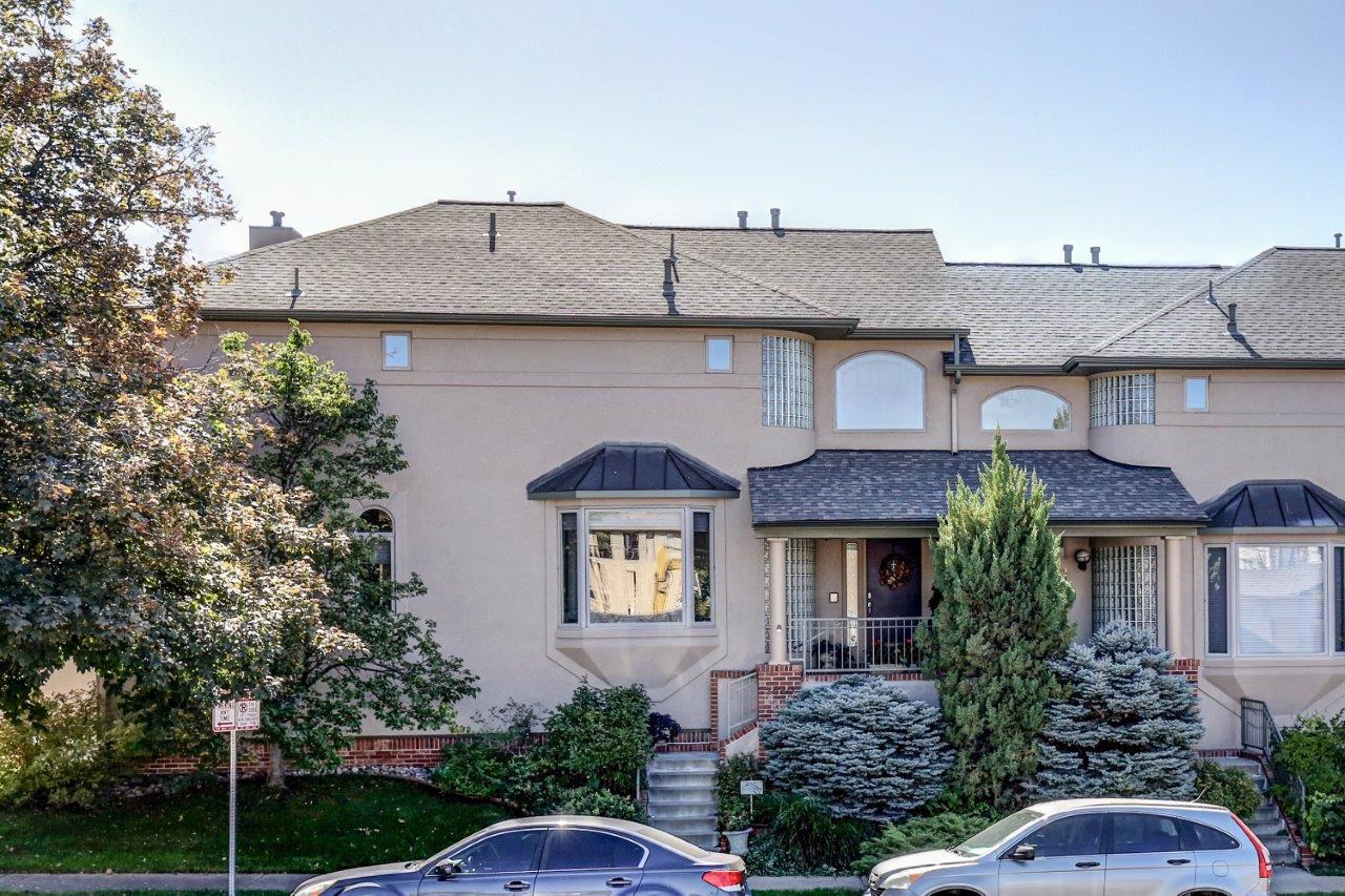 DELIGHTFUL TOWNHOME IN CHERRY CREEK NORTH Colorado Luxury Homes