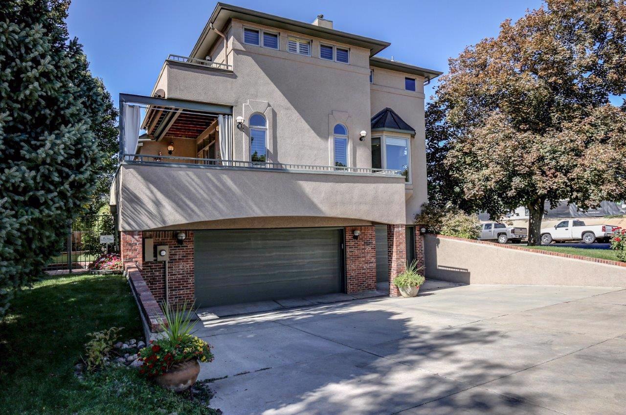 DELIGHTFUL TOWNHOME IN CHERRY CREEK NORTH Colorado Luxury Homes