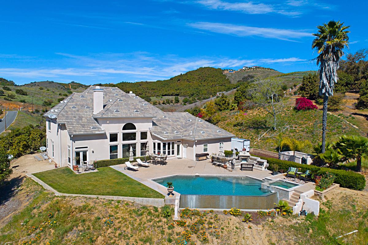 EXQUISITE ESTATE HOME IN THE DE LUZ AREA California Luxury Homes Mansions For Sale Luxury