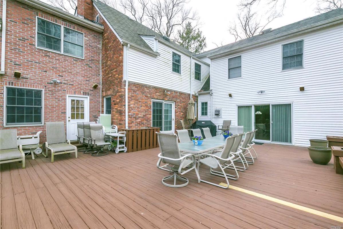 CONTEMPORARY BRICK CENTER HALL COLONIAL New York Luxury