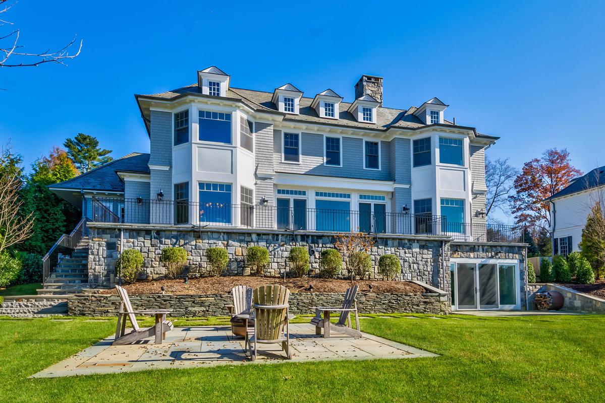 IMMACULATE CENTER HALL COLONIAL OVERLOOKING MANHASSET BAY New York