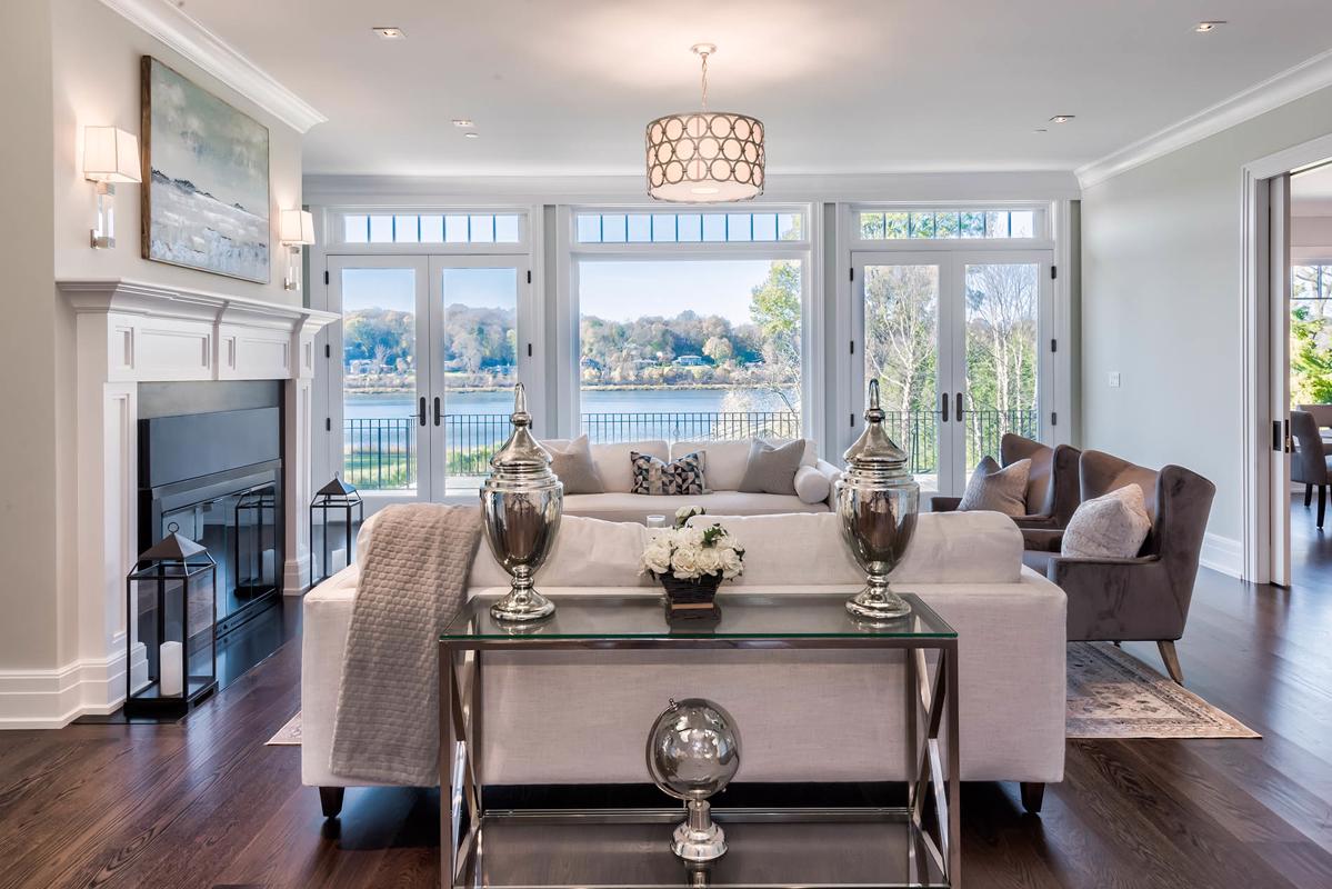 IMMACULATE CENTER HALL COLONIAL OVERLOOKING MANHASSET BAY New York