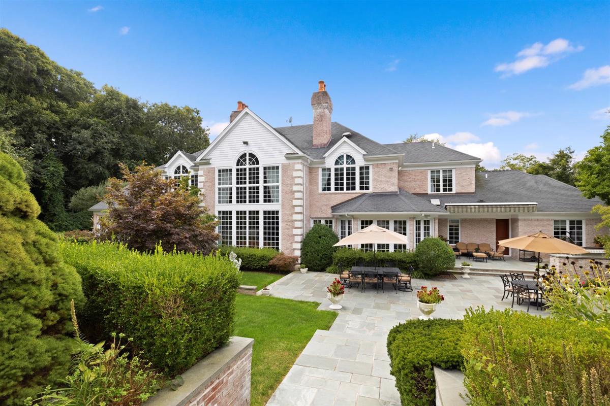 GRAND UPPER BROOKVILLE RESIDENCE New York Luxury Homes Mansions For