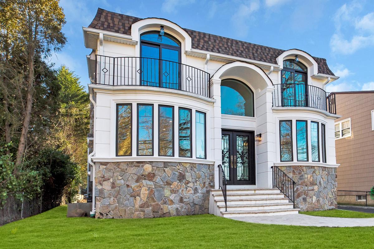 STONE AND STUCCO LUXURY NEW CONSTRUCTION New York Luxury Homes