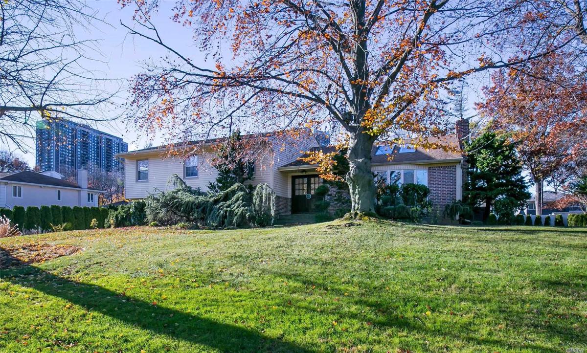 FABULOUS SPLIT LEVEL IN PRESTIGIOUS COMMUNITY