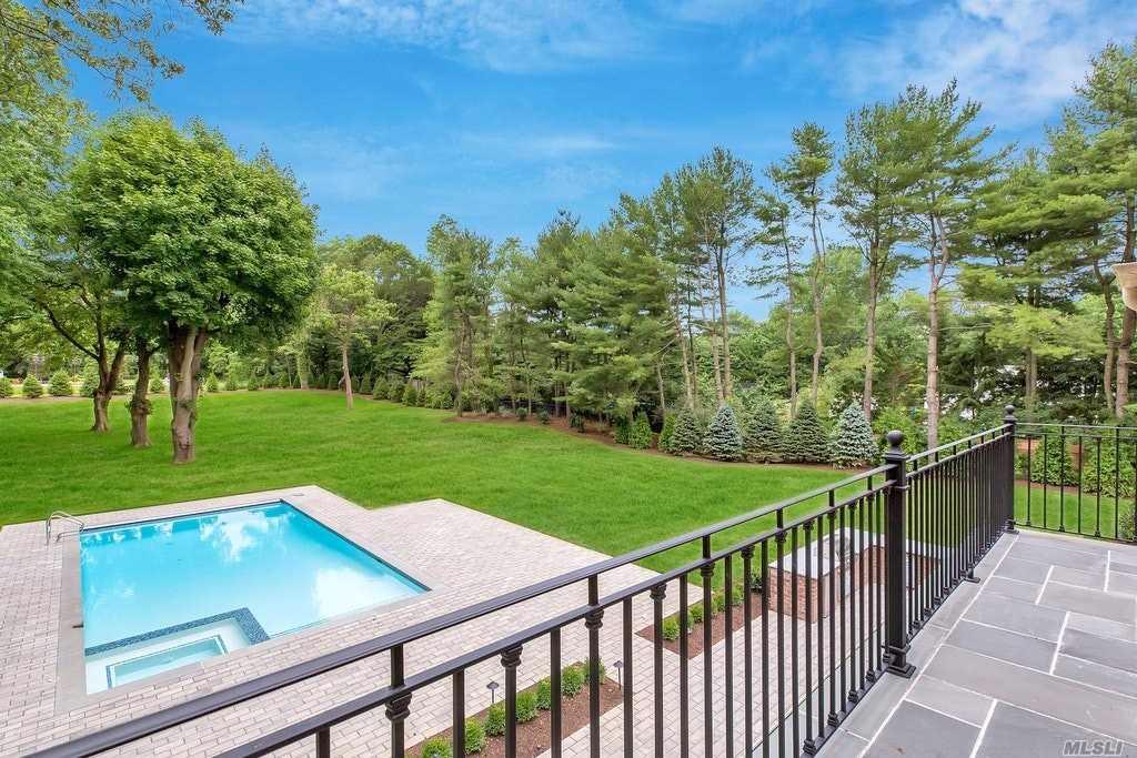 NEW CONSTRUCTION IN THE VILLAGE OF OLD WESTBURY New York Luxury Homes