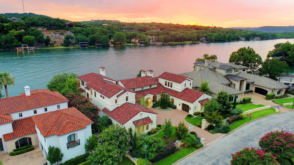 MEDITERRANEAN VILLA IN ISLAND COVE