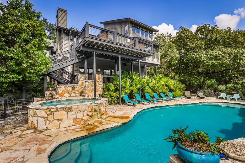 TRANQUIL CREEKSIDE CONTEMPORARY