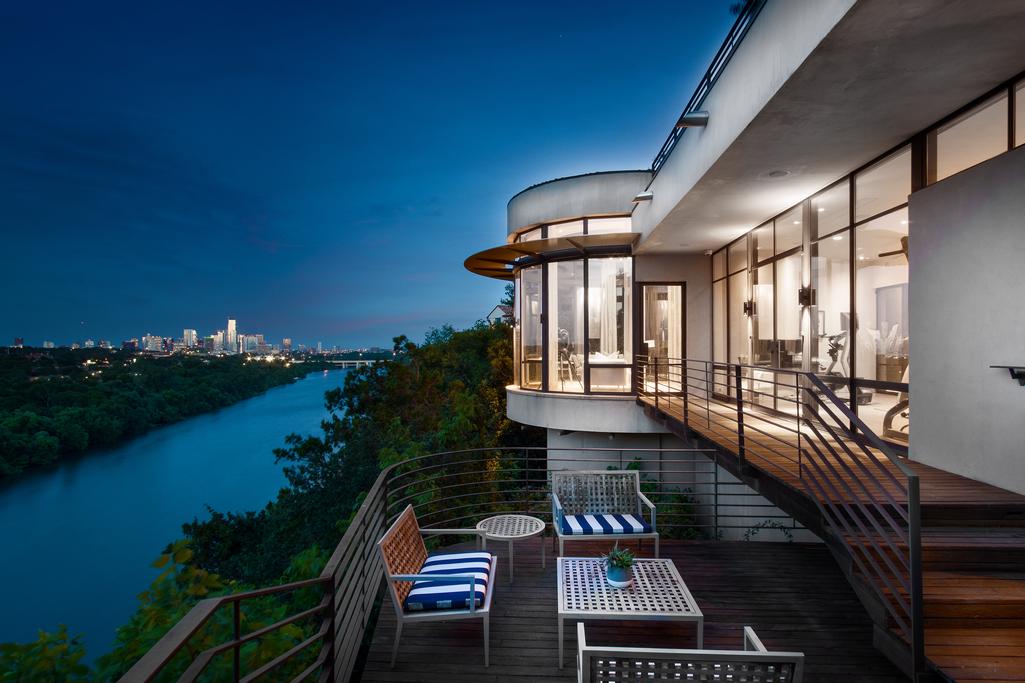 ENCHANTING COSMOPOLITAN 21ST-CENTURY VILLA