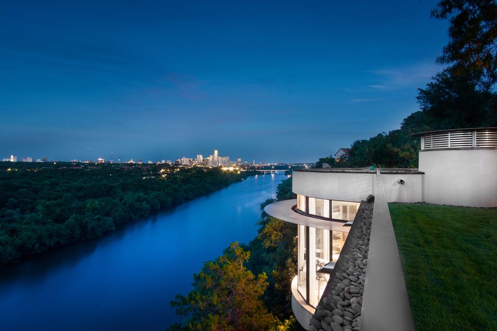 ENCHANTING COSMOPOLITAN 21STCENTURY VILLA Texas Luxury Homes