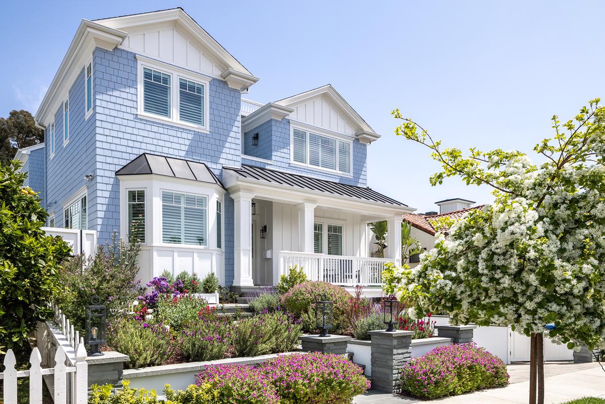 IMMACULATE CAPE COD IN PERFECT LOCATION