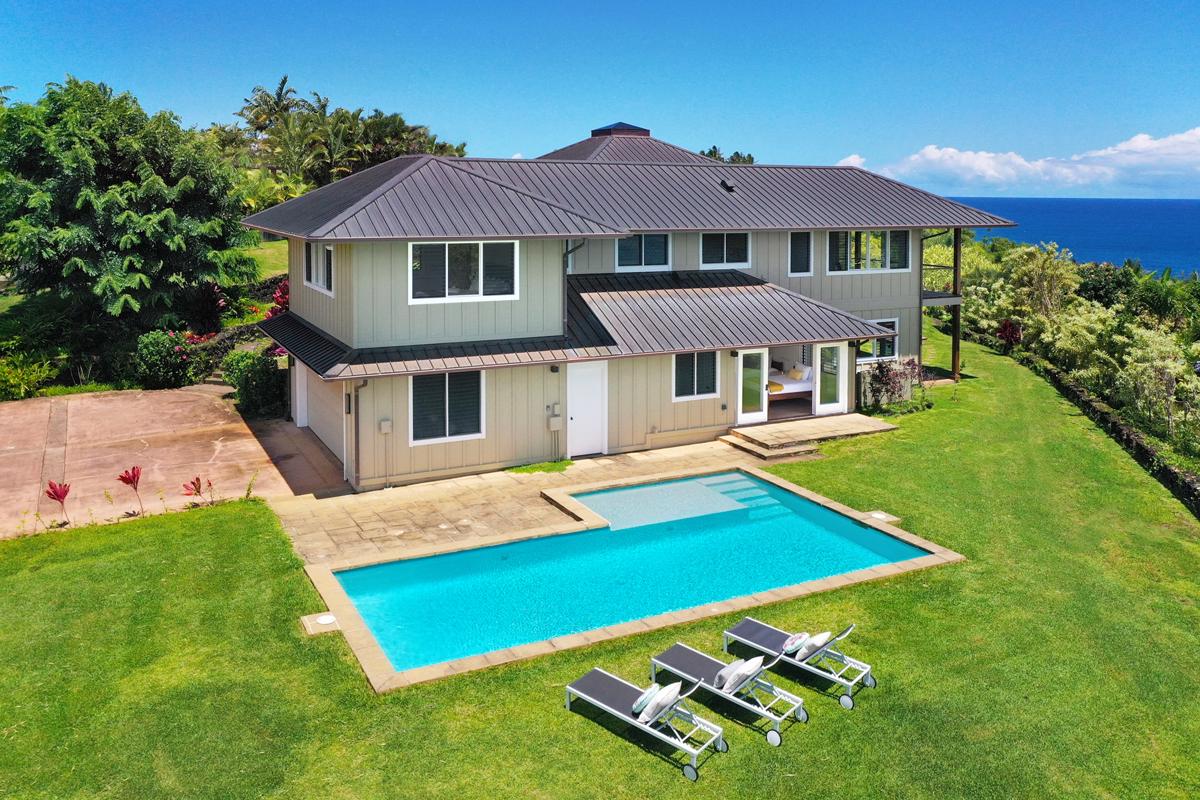 KAUAI’S MOST EPIC PROMONTORIES Hawaii Luxury Homes Mansions For