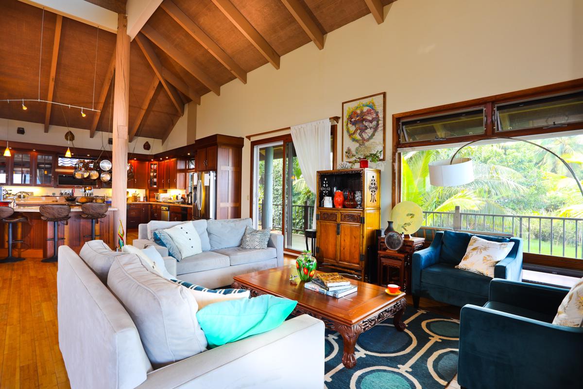 PANORAMIC VIEWS FROM MOLOKAI'S SEA SHORE Hawaii Luxury Homes