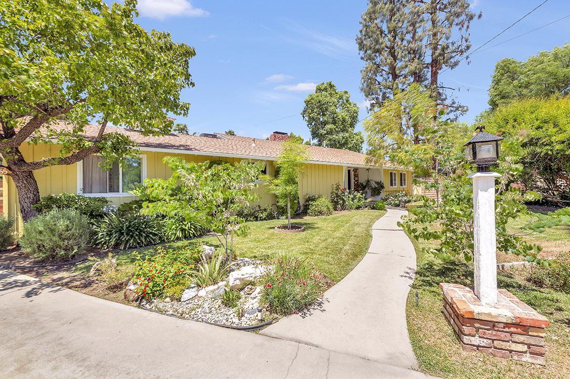 BEAUTIFUL SHERWOOD FOREST RANCH STYLE POOL HOME