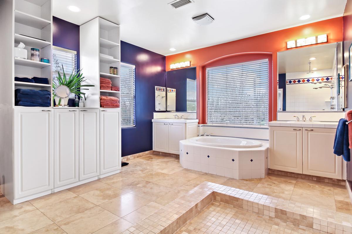 Luxury homes in 著名贝尔库尔门禁社区宏伟住宅