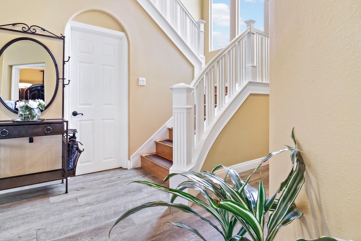 著名贝尔库尔门禁社区宏伟住宅 luxury homes