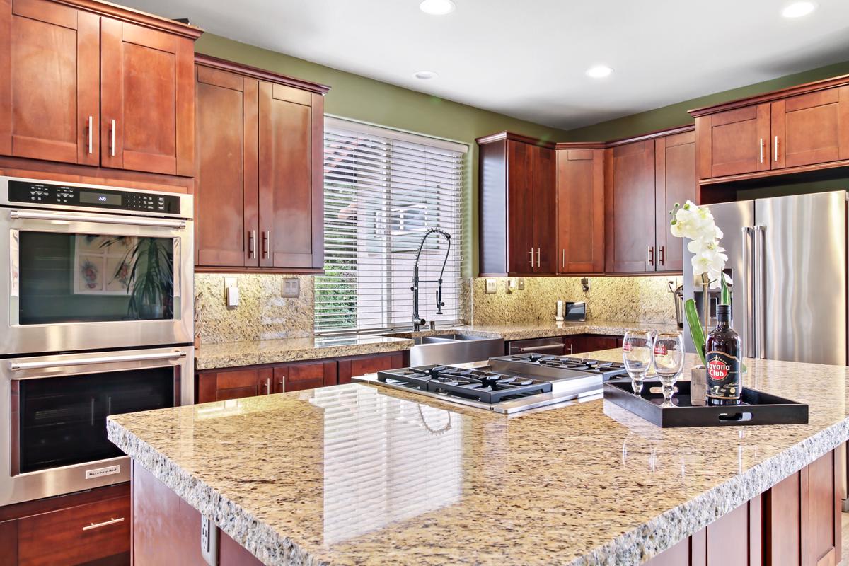 Luxury homes in 著名贝尔库尔门禁社区宏伟住宅