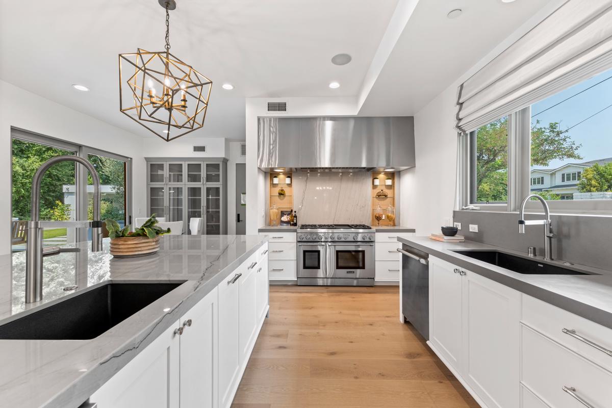 TOLUCA LAKE TWOSTORY California Luxury Homes Mansions For