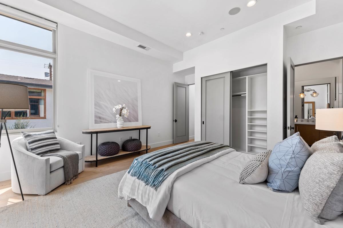 TOLUCA LAKE TWOSTORY California Luxury Homes Mansions For