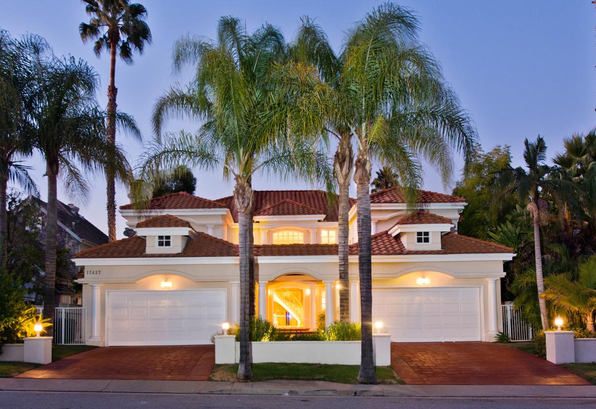 ELEGANT HOME IN PRESTIGIOUS AMESTOY ESTATES