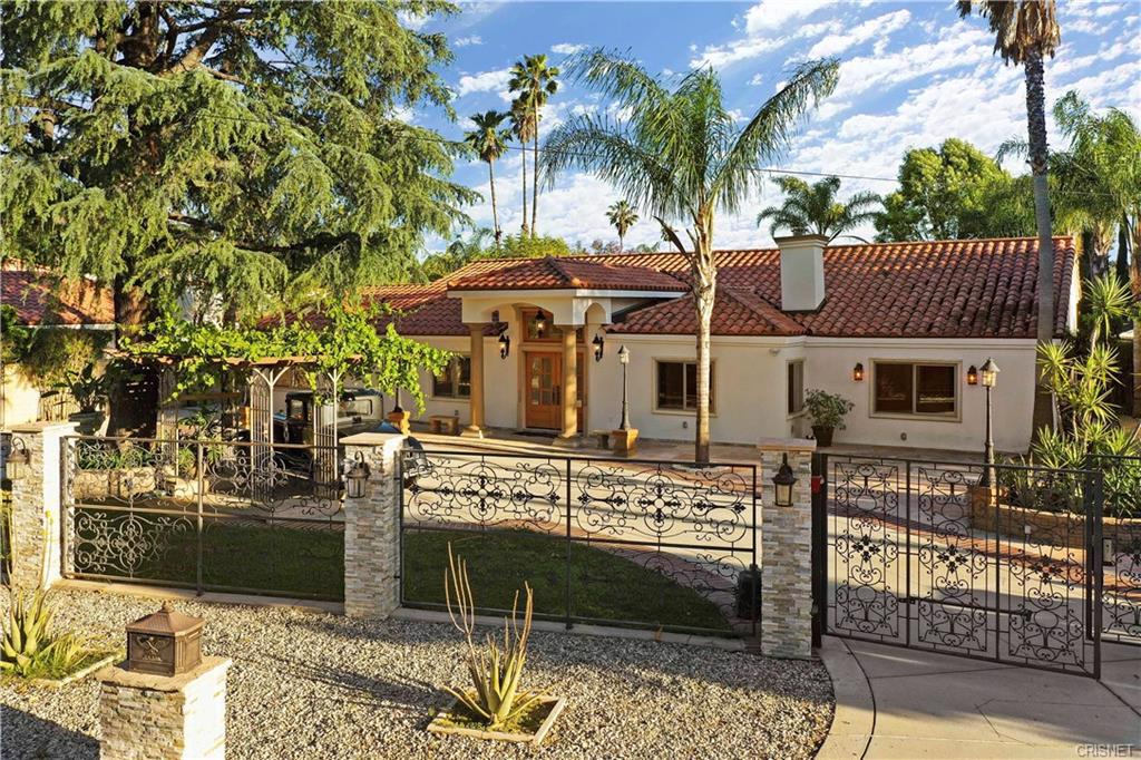 STUNNING ESTATE IN THE WONDERFUL SHERWOOD FOREST California Luxury