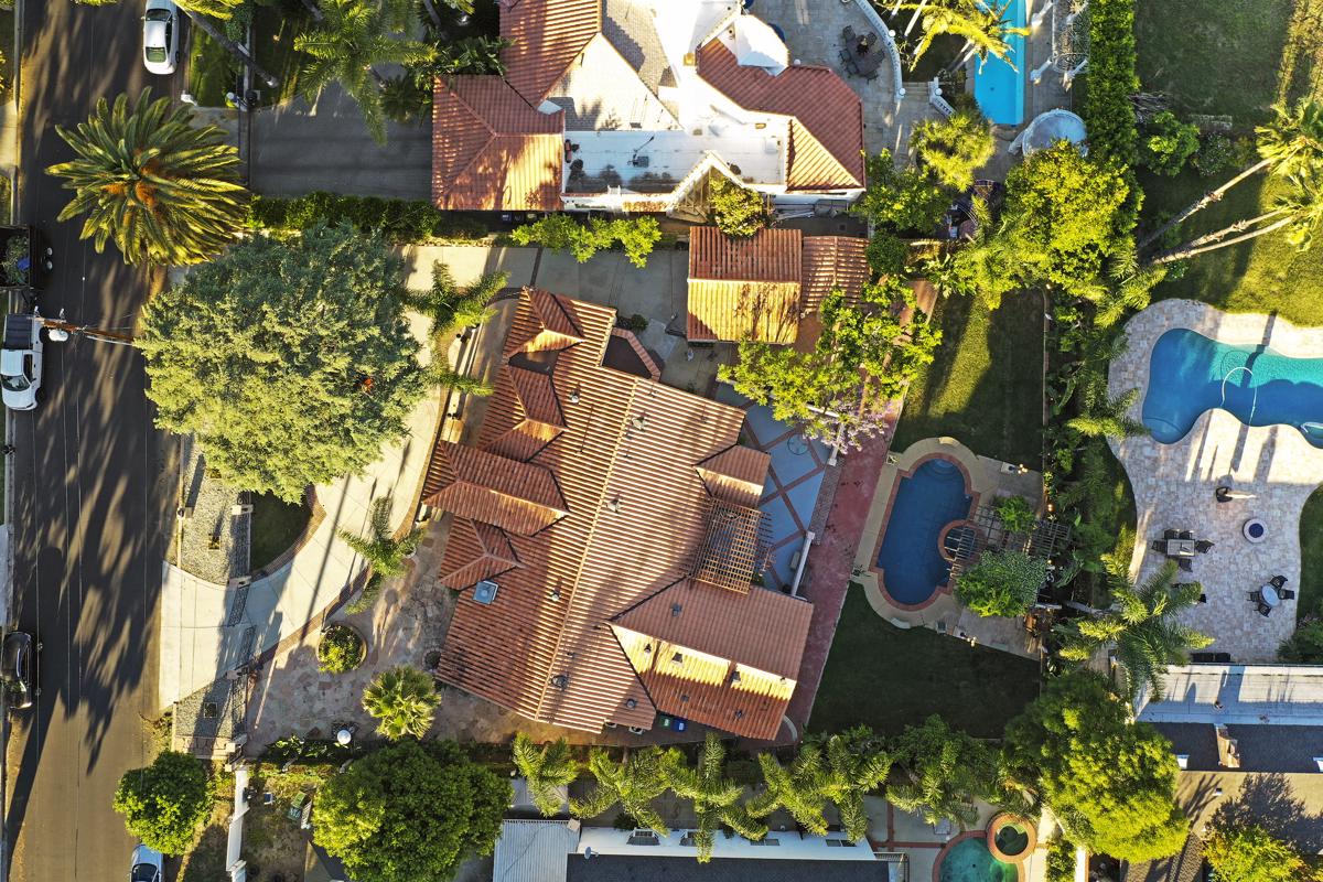 STUNNING ESTATE IN THE WONDERFUL SHERWOOD FOREST California Luxury