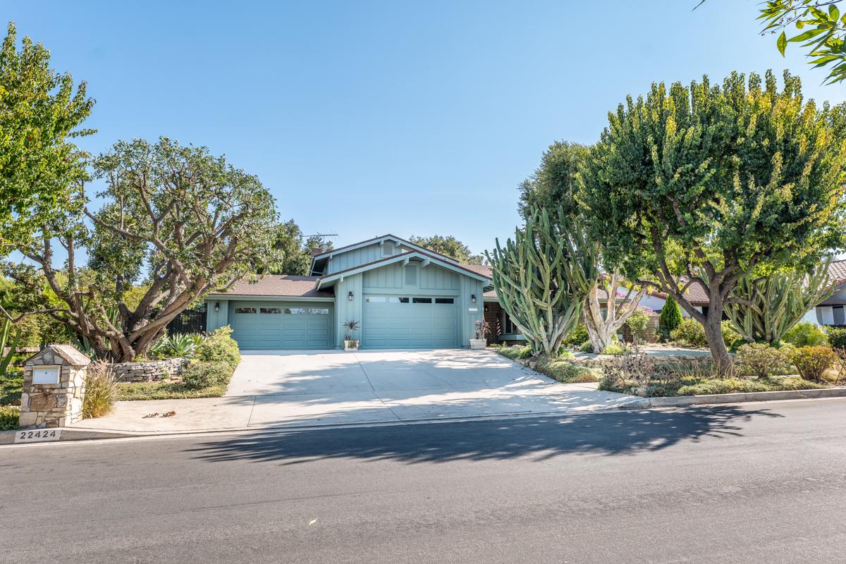 AMAZING HOME IN DESIRABLE CHATSWORTH California Luxury Homes