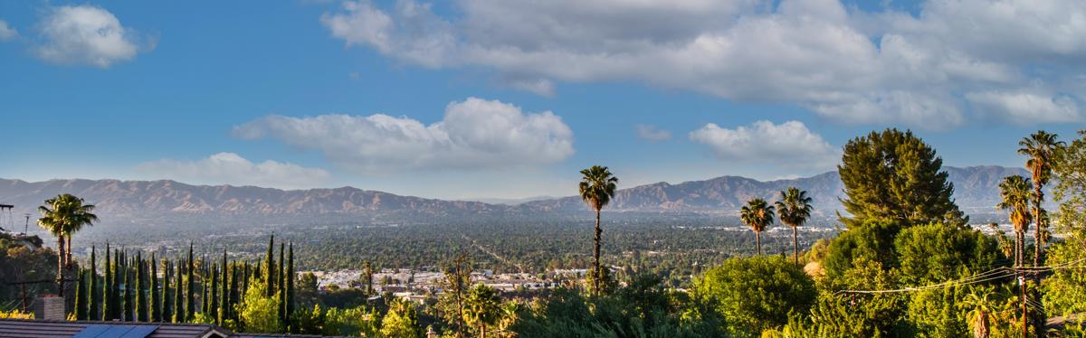 SENSATIONAL HOME WITH JETLINER VALLEY VIEWS