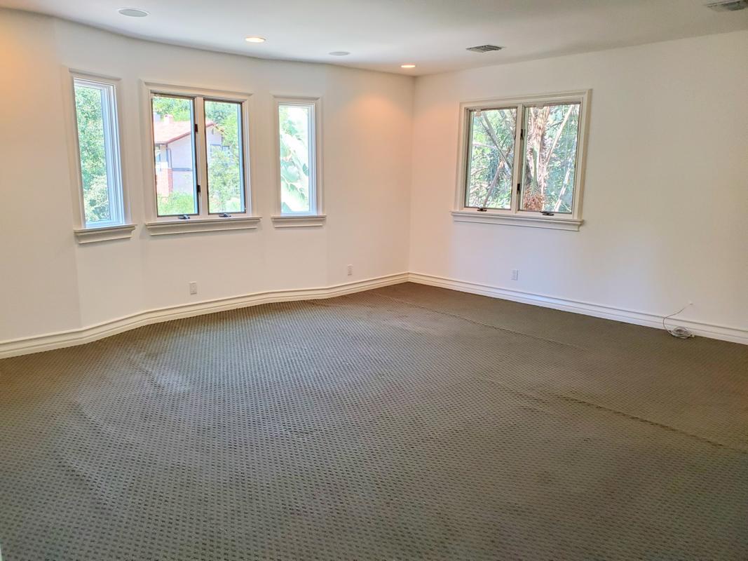 FABULOUS ESTATE WITH A FLAGSTONE FACADE California Luxury Homes